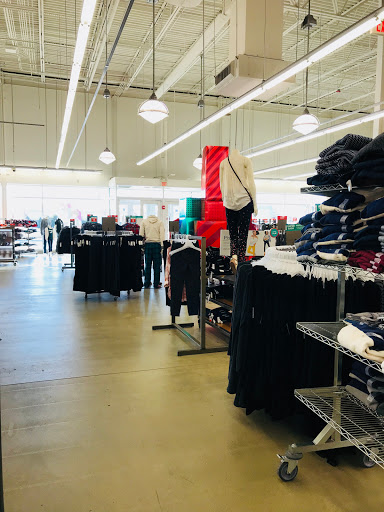 Clothing Store «Old Navy», reviews and photos, 141 Tuckahoe Rd, Sewell, NJ 08080, USA