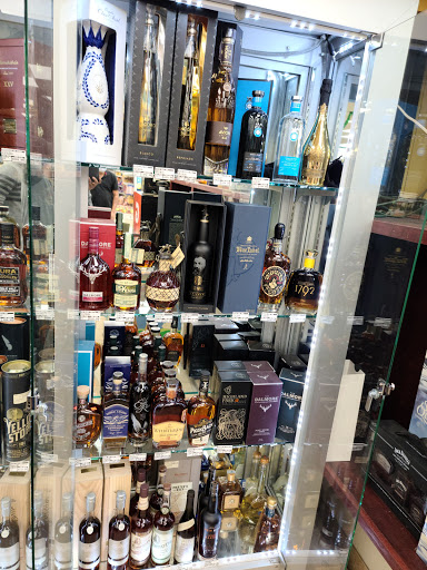 Liquor Store «Arcadia Foremost Liquors», reviews and photos, 3301 W North Ave, Chicago, IL 60647, USA