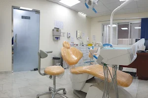 Lulu Al Emirate Dental Center مركز لؤلؤة الامارات لطب الاسنان image