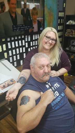 Tattoo Shop «Big Dog Tattoos», reviews and photos, 111 S Jefferson St, Mount Pleasant, IA 52641, USA