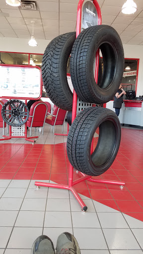 Tire Shop «Discount Tire Store - Clackamas, OR», reviews and photos, 8380 SE Sunnyside Rd, Clackamas, OR 97015, USA