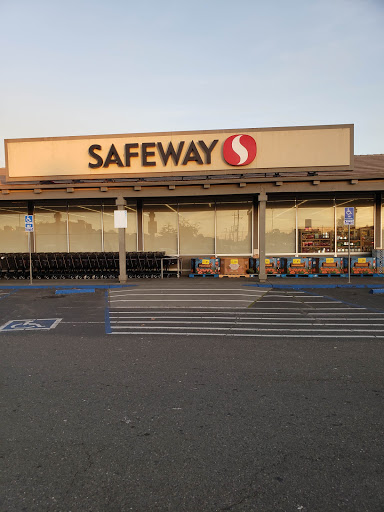 Safeway, 600 F St, Arcata, CA 95521, USA, 