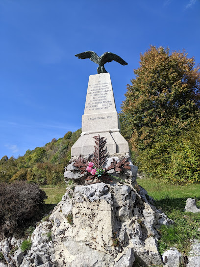 Spomenik prvemu padlemu italijanskemu vojaku v prvi svetovni vojni