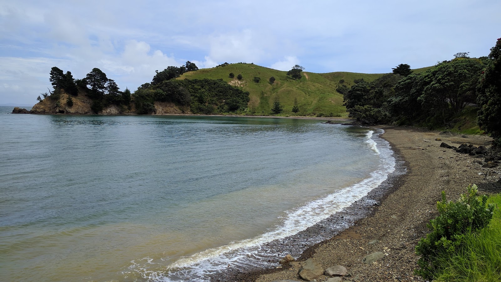 Zdjęcie Wilsons Bay z powierzchnią teren skalisty