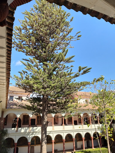 Museo y Catacumbas del Convento de San Francisco de Asís de Cusco