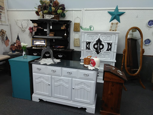 Antique Store «Alton Exchange Mall», reviews and photos, 2990 Homer M Adams Pkwy, Alton, IL 62002, USA