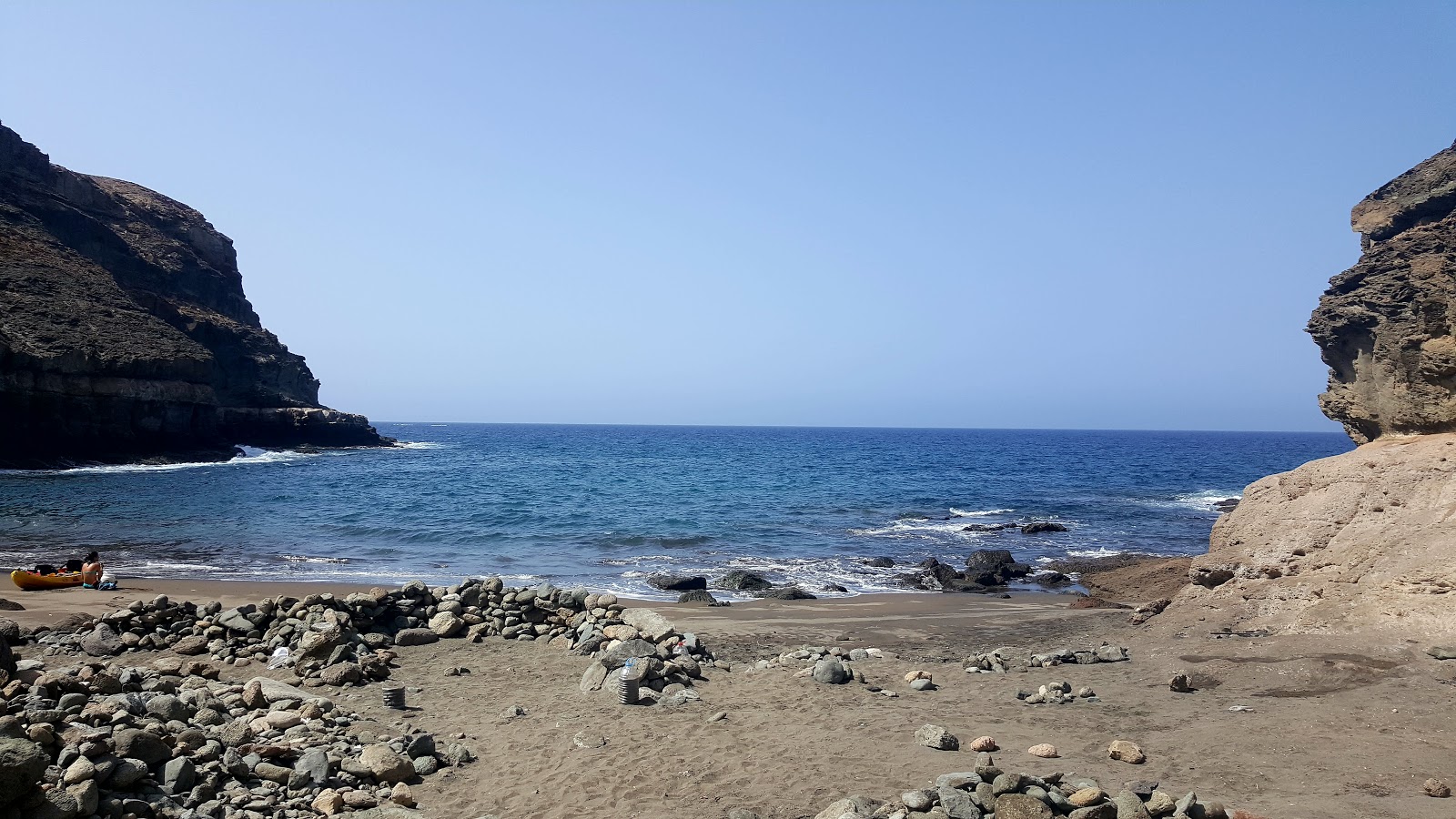 Photo de Playa de Tiritana avec micro baie