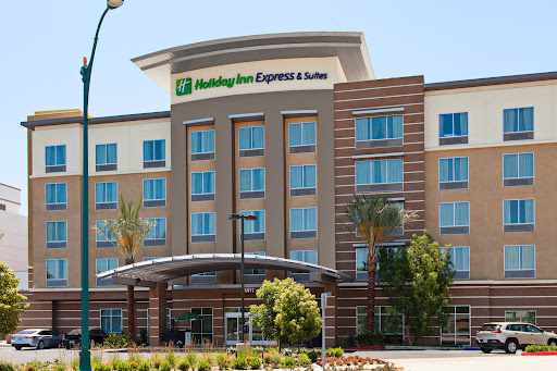 Holiday Inn Express & Suites Anaheim Resort Area, an IHG Hotel