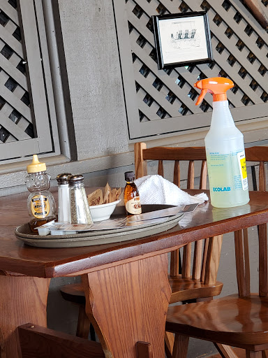 American Restaurant «Cracker Barrel Old Country Store», reviews and photos, 6055 Som Center Rd, Willoughby, OH 44094, USA