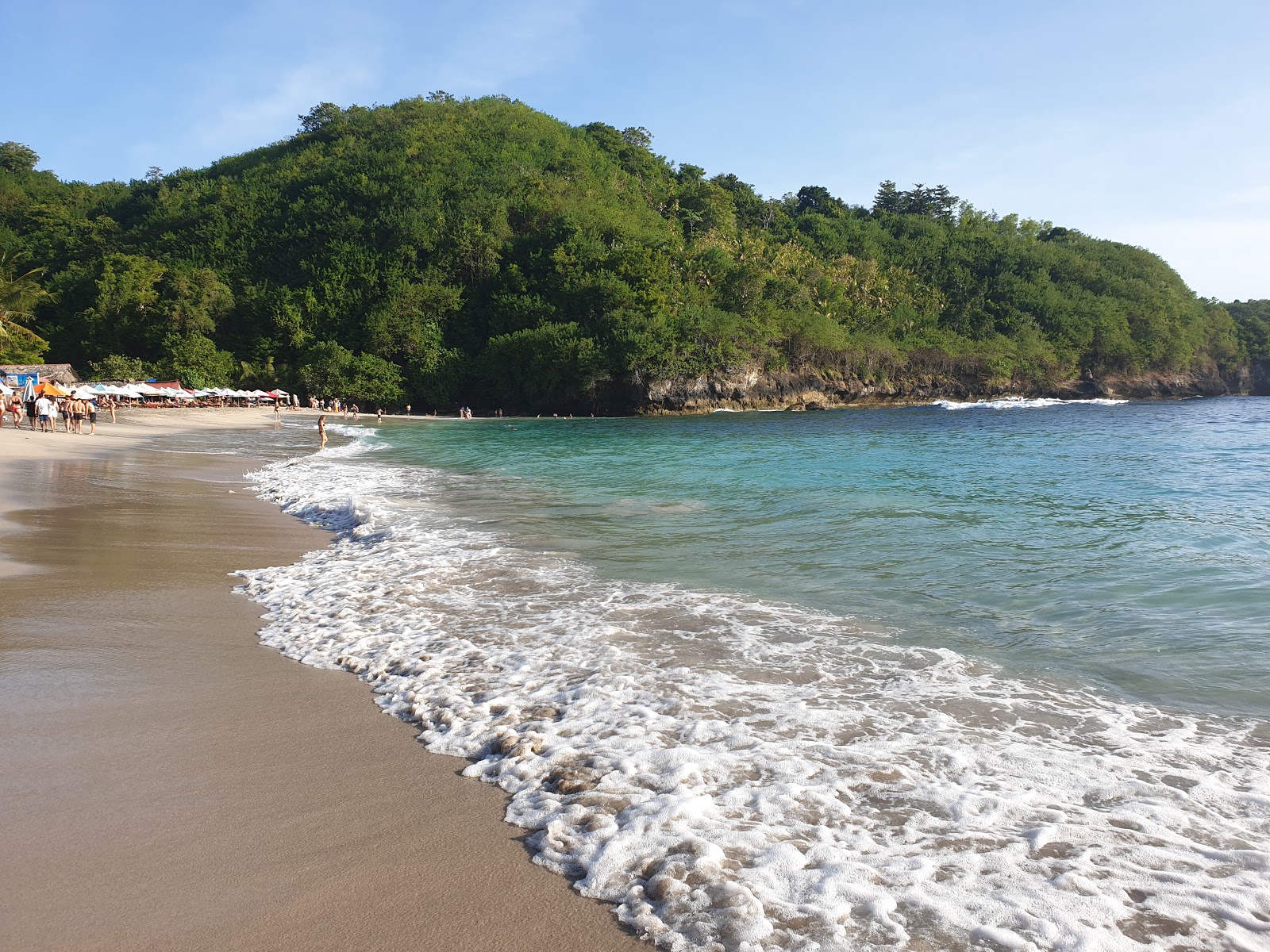 Fotografie cu Crystal Bay Nusa Penida cu o suprafață de apa pură turcoaz