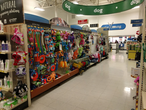 Pet Supply Store «PetSmart», reviews and photos, 5650 Mercury Dr, Dearborn, MI 48126, USA
