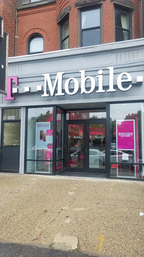 Cell Phone Store «T-Mobile», reviews and photos, 1084 Boylston St, Boston, MA 02215, USA