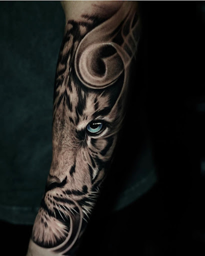 Explore tattoo ideas on ribs, creative tattoo ideas in Charlotte, available at Livink Tattoo Studio