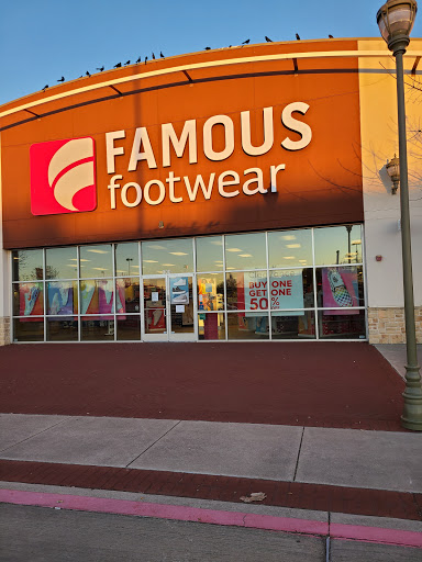 Shopping Mall «Shops at Vineyard Village», reviews and photos, 2800 Texas 121 Business, Euless, TX 76039, USA