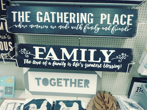 Home Goods Store «Trees n Trends - Bowling Green, KY», reviews and photos, 1555 Campbell Ln, Bowling Green, KY 42104, USA