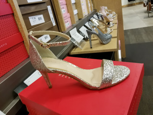 Shoe Store «DSW Designer Shoe Warehouse», reviews and photos, 1885 County Rd D E, Maplewood, MN 55109, USA