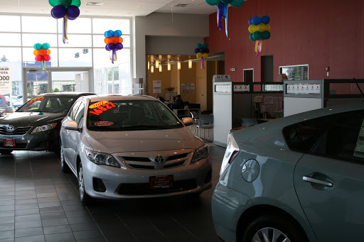 Car Dealer «West Herr Toyota of Williamsville», reviews and photos, 8129 Main St, Williamsville, NY 14221, USA