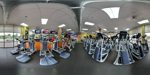 Health Club «Onelife Fitness - Newport News 24 Hour Xpress Gym», reviews and photos, 11805 Fountain Way, Newport News, VA 23606, USA
