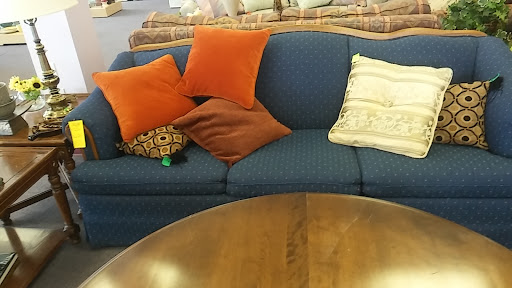 Thrift Store «WINGS Resale Store», reviews and photos, 300 W Golf Rd, Schaumburg, IL 60195, USA