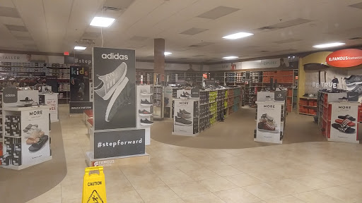 Shoe Store «Famous Footwear», reviews and photos, 4073 Richmond Rd, Warrensville Heights, OH 44122, USA