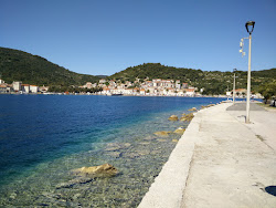 Foto von Prirovo beach mit geräumige küstenlinie