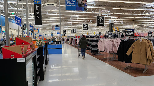 Department Store «Walmart Supercenter», reviews and photos, 201 Edwards Blvd, Lake Geneva, WI 53147, USA