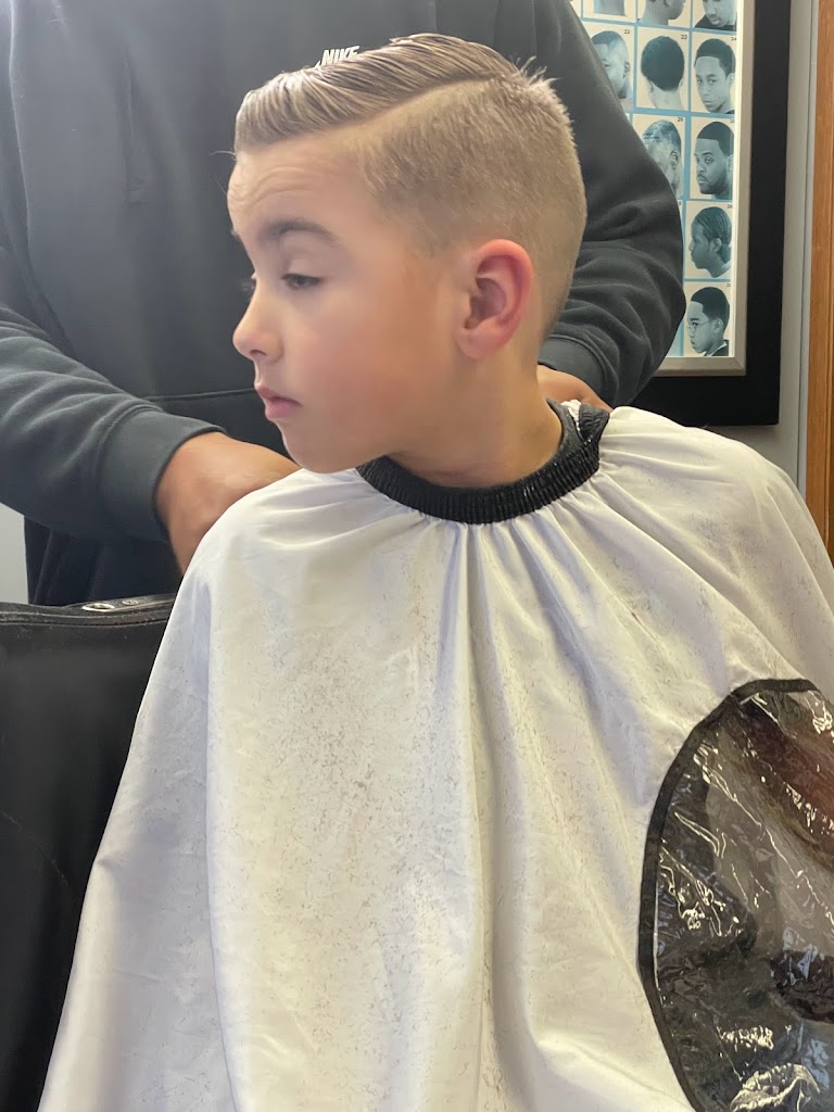 Lamptons Barber Shop 98277