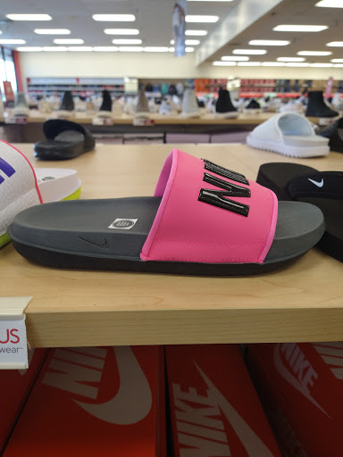Shoe Store «Famous Footwear Outlet», reviews and photos, 5580 International Dr, Orlando, FL 32819, USA