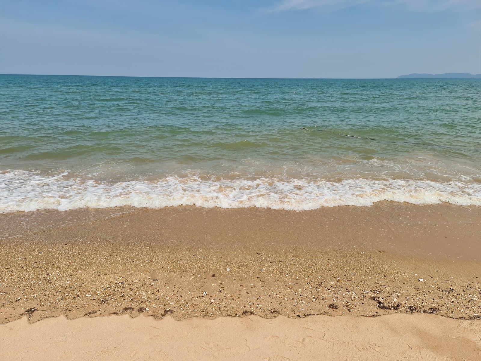 Hat Son Beach'in fotoğrafı - rahatlamayı sevenler arasında popüler bir yer