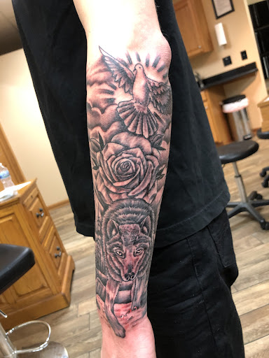 Tattoo Shop «Vanity Tattoo», reviews and photos, 28 S Western Ave, Carpentersville, IL 60110, USA