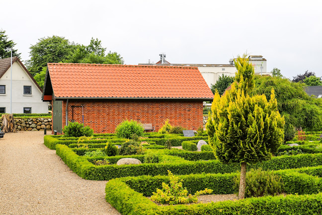 Kommentarer og anmeldelser af Vejstrup Kirke