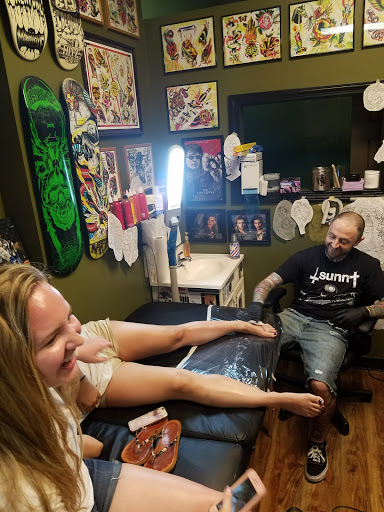 Tattoo Shop «Lightwave Tattoos», reviews and photos, 184 Broadway, Saugus, MA 01906, USA