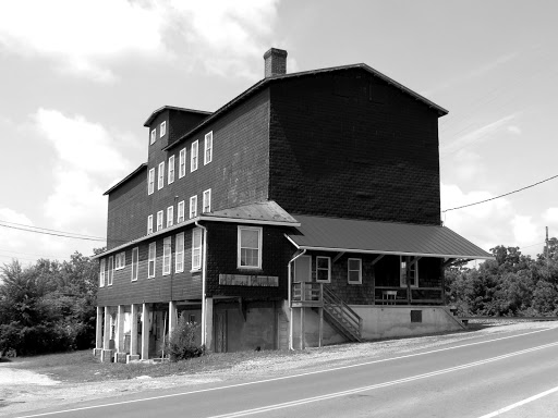 Antique Furniture Store «Hip and Humble», reviews and photos, 401 E Main St, Berryville, VA 22611, USA