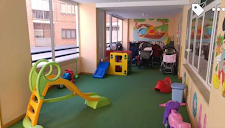 Centro de Educación Infantil Parchis en patio