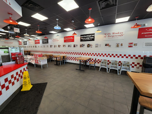 Shopping Mall «Gateway Shopping Center», reviews and photos, 221 E Swedesford Rd, Wayne, PA 19087, USA