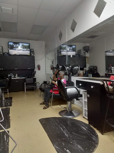 Cell Phone Store «4 CellFix Inc.-Miami Garden», reviews and photos, 18561 NW 27th Ave, Opa-locka, FL 33056, USA