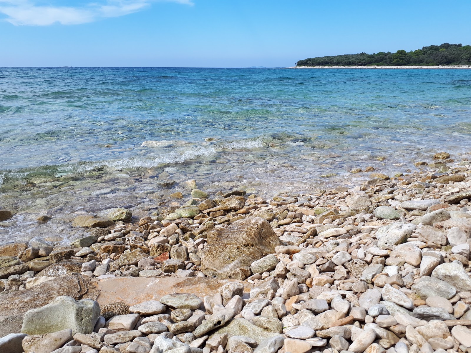 Zdjęcie Meneghetti beach z poziomem czystości głoska bezdźwięczna