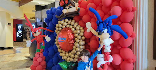 Movie Theater «B&B Theatres Overland Park 16», reviews and photos, 8601 W 135th St, Overland Park, KS 66223, USA