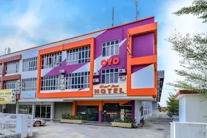 Super OYO 1043 Get Inn Hotel Sendayan image