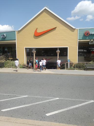 Clothing Store «Nike Factory Store», reviews and photos, 603 Stanley K Tanger Dr, Lancaster, PA 17602, USA