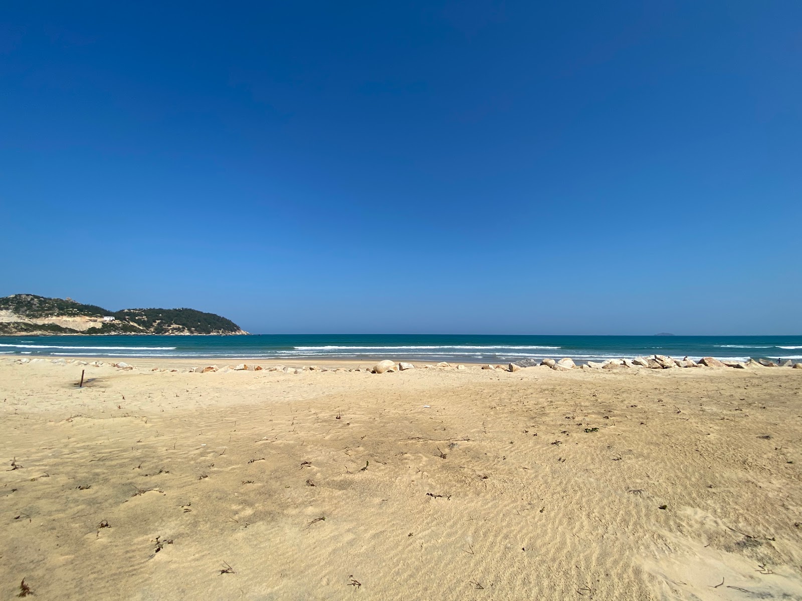 Trung Luong Beach的照片 带有碧绿色水表面