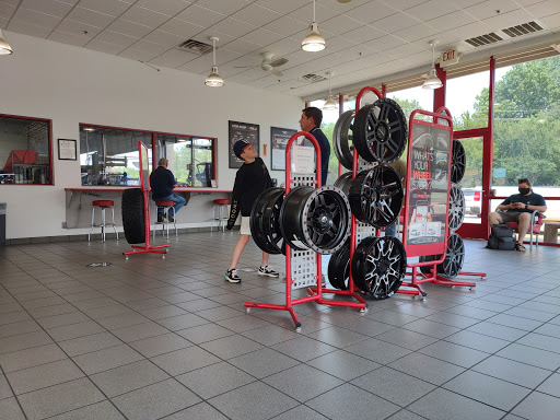 Tire Shop «Discount Tire Store - McKinney, TX», reviews and photos, 2751 S Central Expy, McKinney, TX 75070, USA