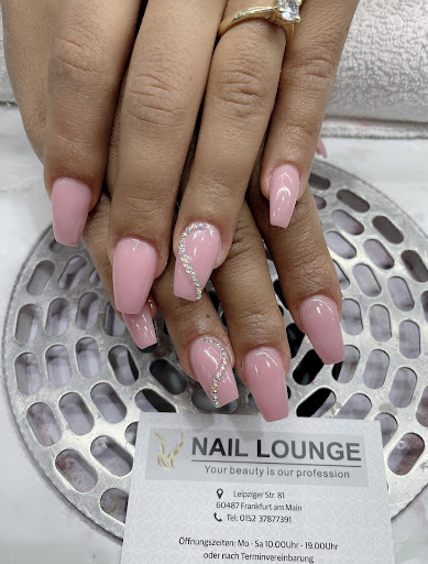 V NAIL LOUNGE