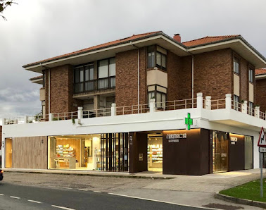Farmacia AMPARAN - Rinconeda, Polanco Barrio Rinconeda Edificio J-2, 39313 Polanco, Cantabria, España