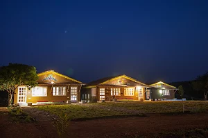 WOWSTAYZ Pachmarhi Foothill Cottages image