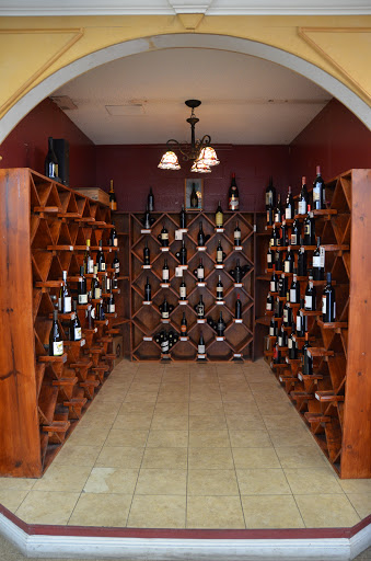 Liquor Store «Holiday Wine & Spirits», reviews and photos, 112 S Royal Oaks Blvd, Franklin, TN 37067, USA