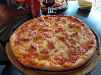 Plats et boissons du Pizzeria Deliziosa Pizza à Barbezieux-Saint-Hilaire - n°6