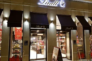 Shop Lindt Lyon image