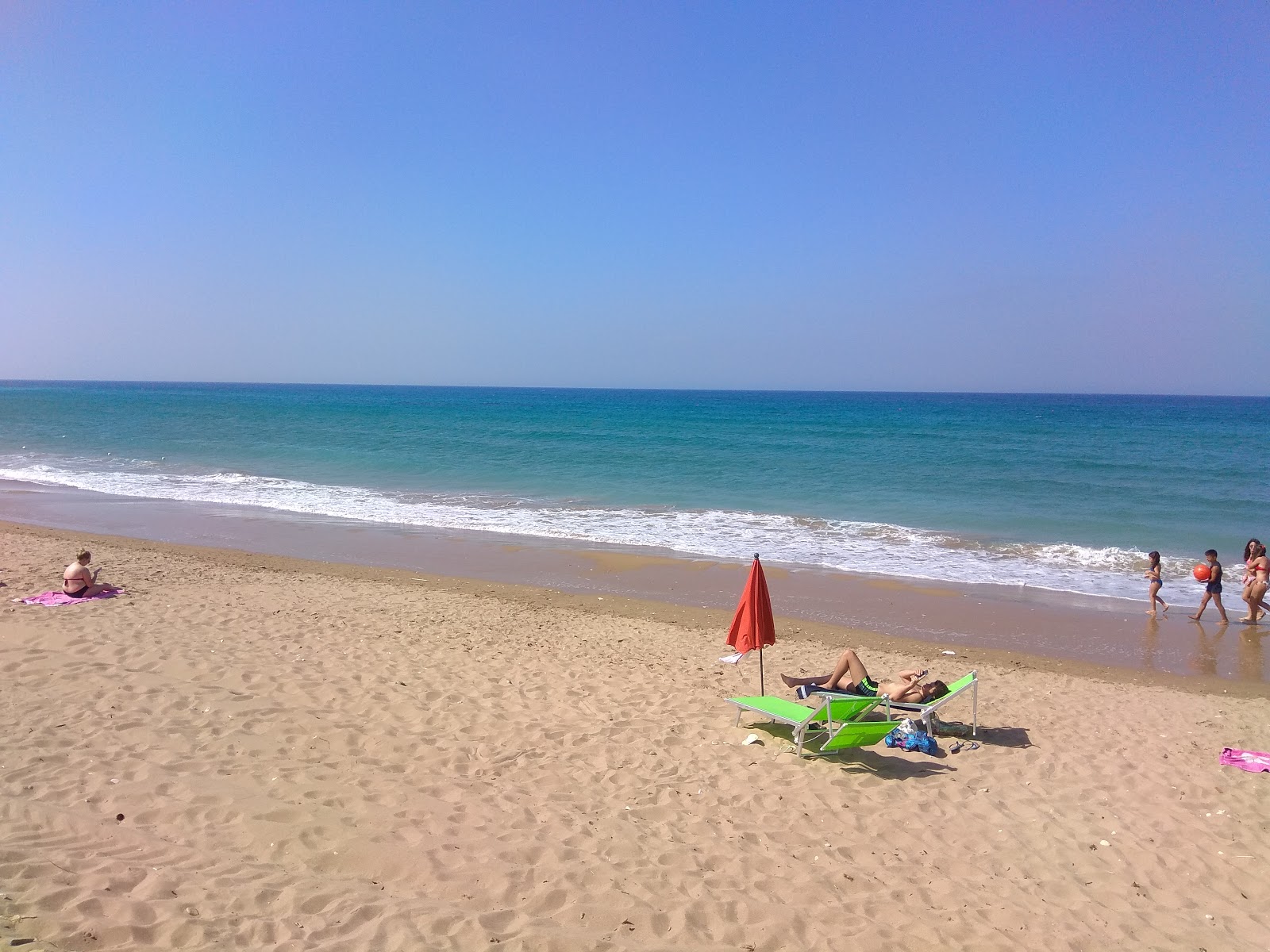 Foto av San Giorgio med turkos rent vatten yta