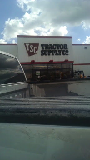 Home Improvement Store «Tractor Supply Co.», reviews and photos, 2028 N Locust Ave, Lawrenceburg, TN 38464, USA